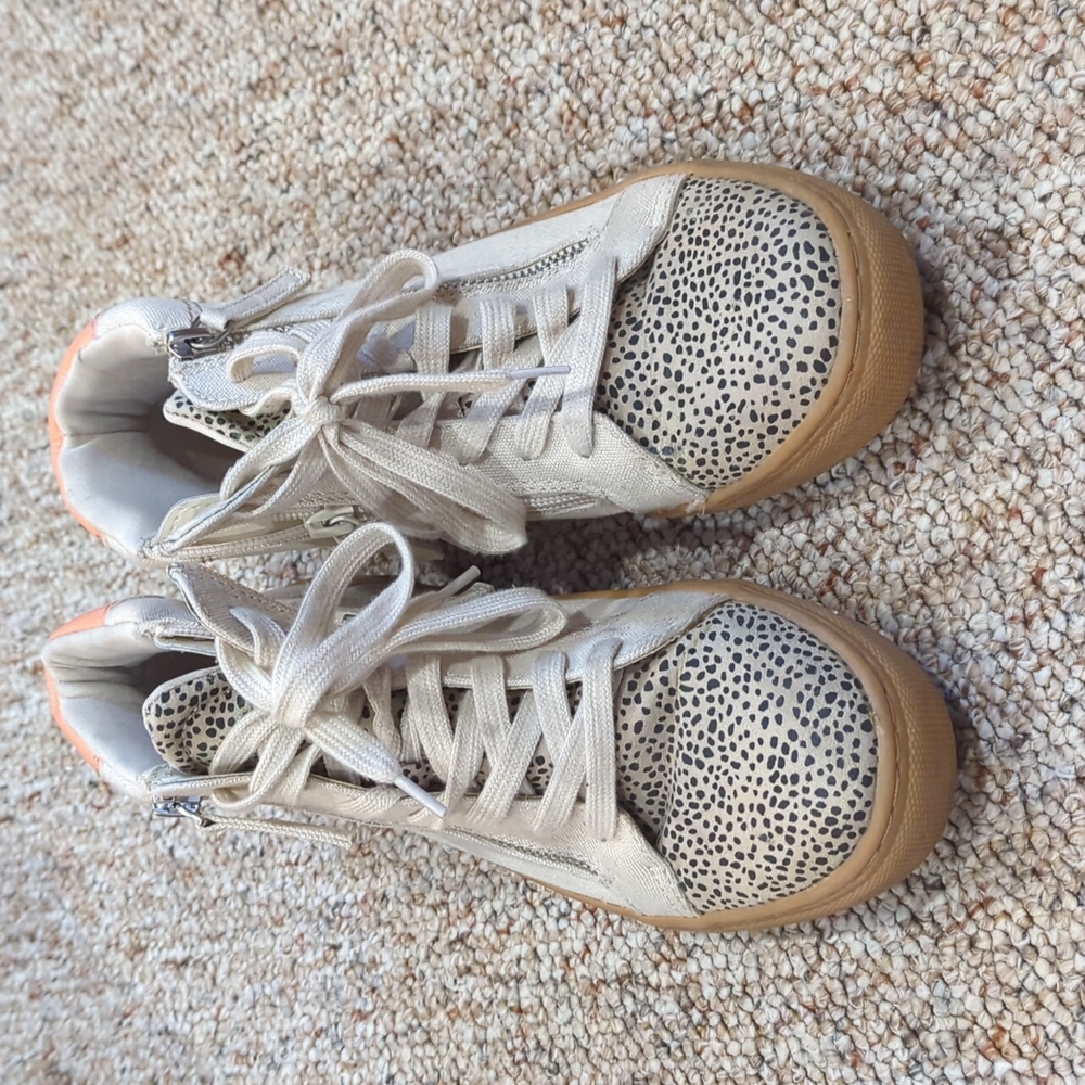 Universal Thread Shoes